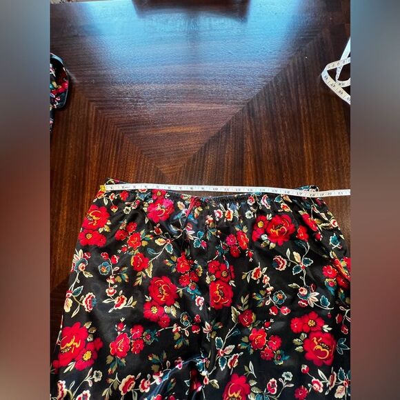 Cabernet Sleepwear | Silky Black Floral Feminine 2 pc. Pajama Set | Size XL - Picture 12 of 16